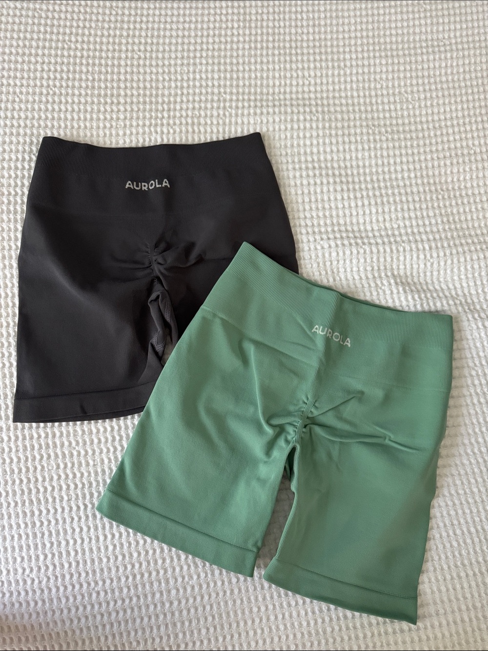 Aurola High-Rise Scrunch Seam Bike Shorts pack of 2— Black & Green